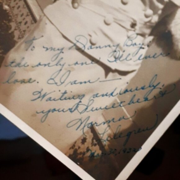 VINTAGE!!! Old 1932 Woman in Photograph waiting for her "Danny Boy" anxiously - Picture 3 of 6